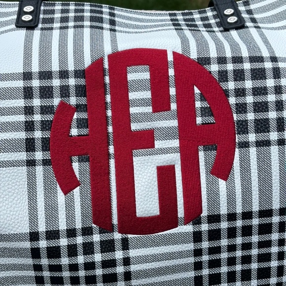 Thirty One Brand Large Shoulder Tote - help me find someone with HEA… - Picture 13 of 14